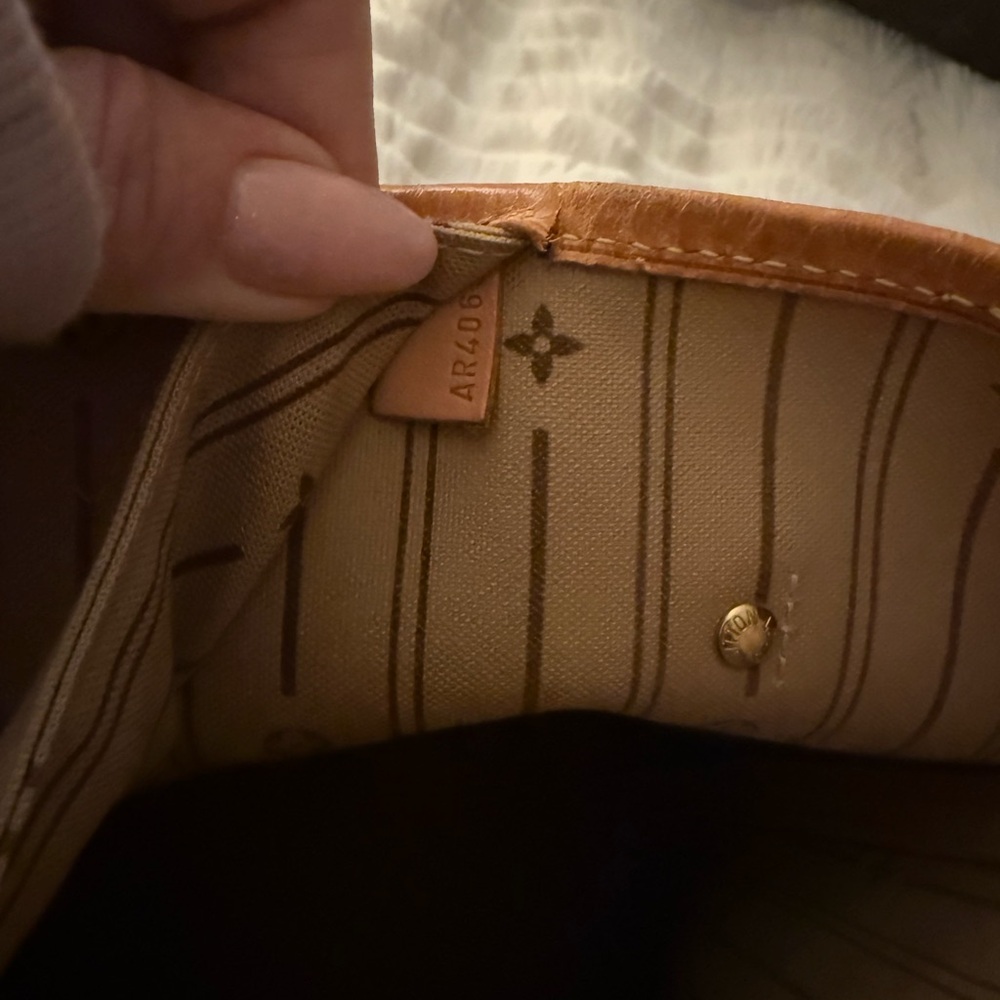 Louis Vuitton Monogram Canvas Tote with Vachetta Trim - Brown & Tan
Size MM - Picture 8 of 8